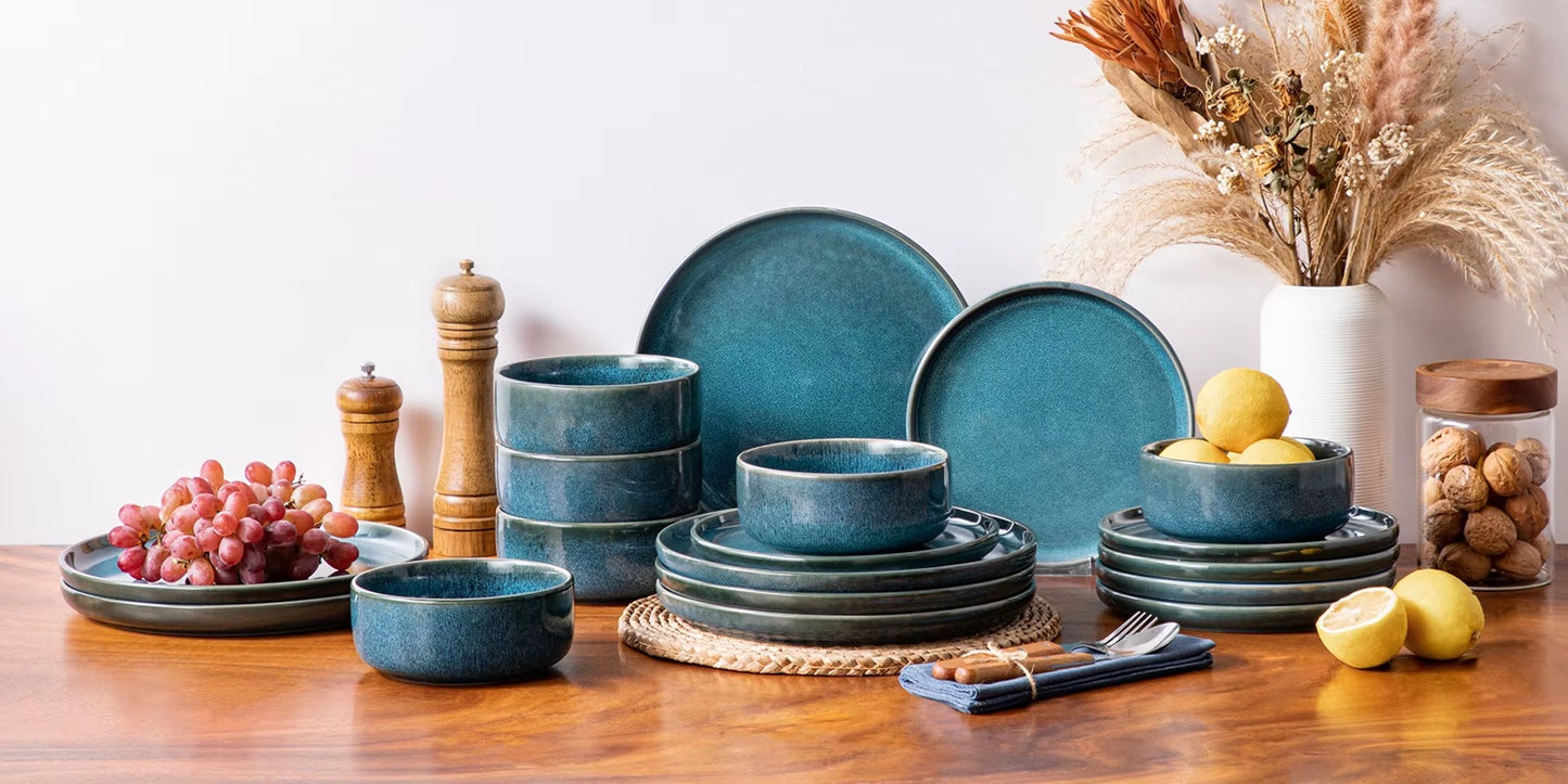 Blue 18-Piece Dinnerware Set (Service for 6)