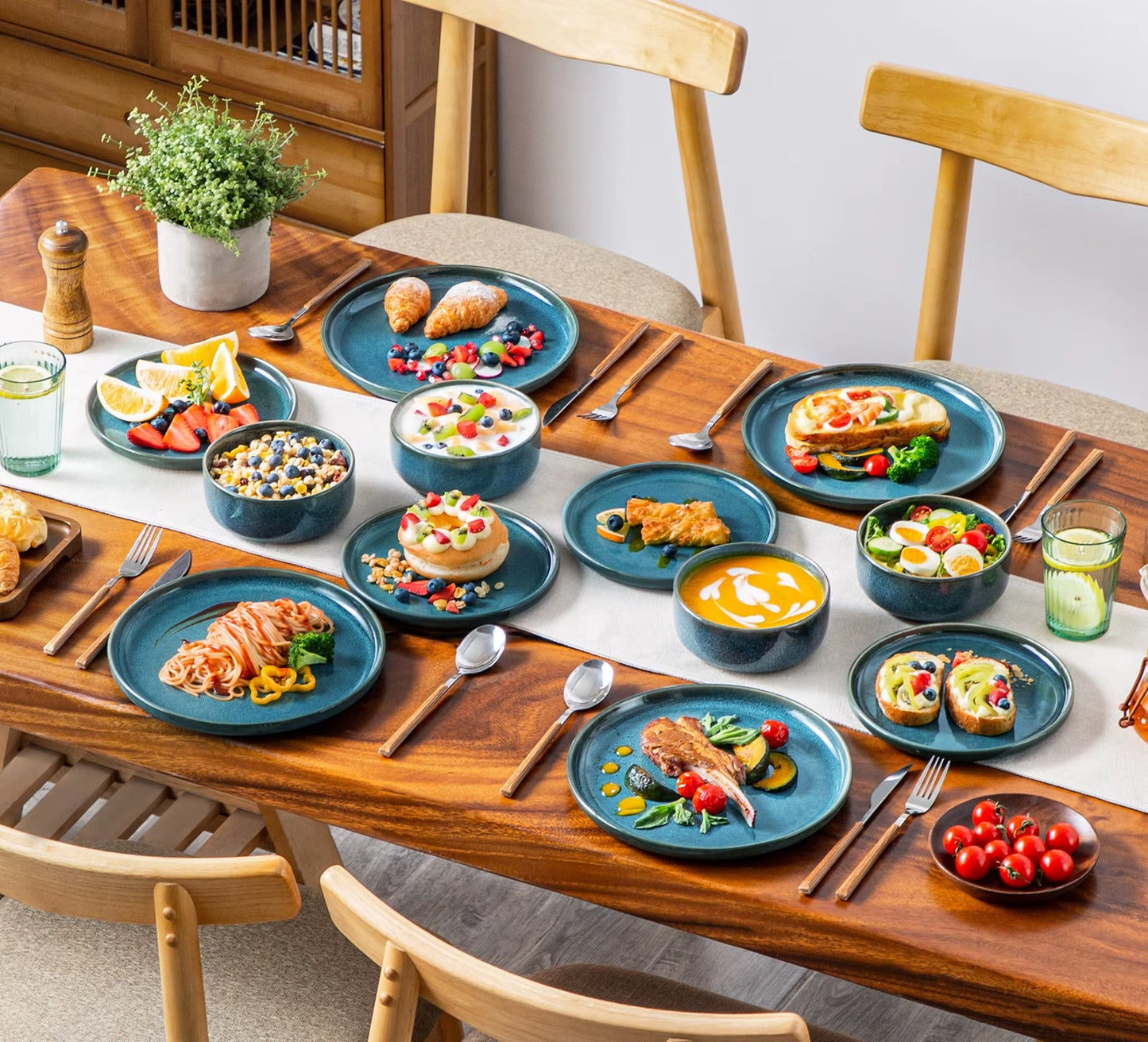 Blue 18-Piece Dinnerware Set (Service for 6)